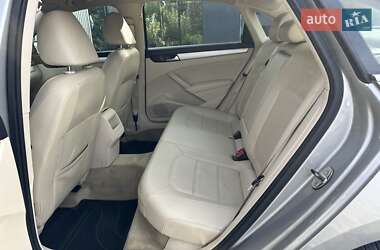 Седан Volkswagen Passat 2012 в Львові