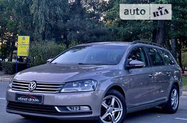 Універсал Volkswagen Passat 2011 в Миколаєві