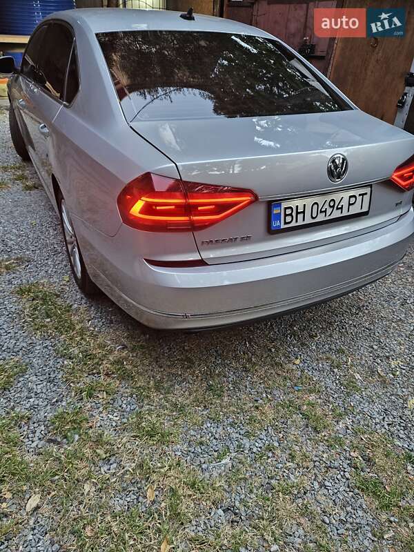 Седан Volkswagen Passat 2015 в Одессе