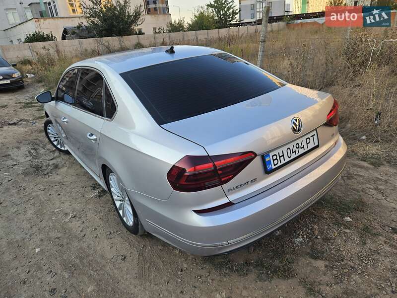 Седан Volkswagen Passat 2015 в Одессе