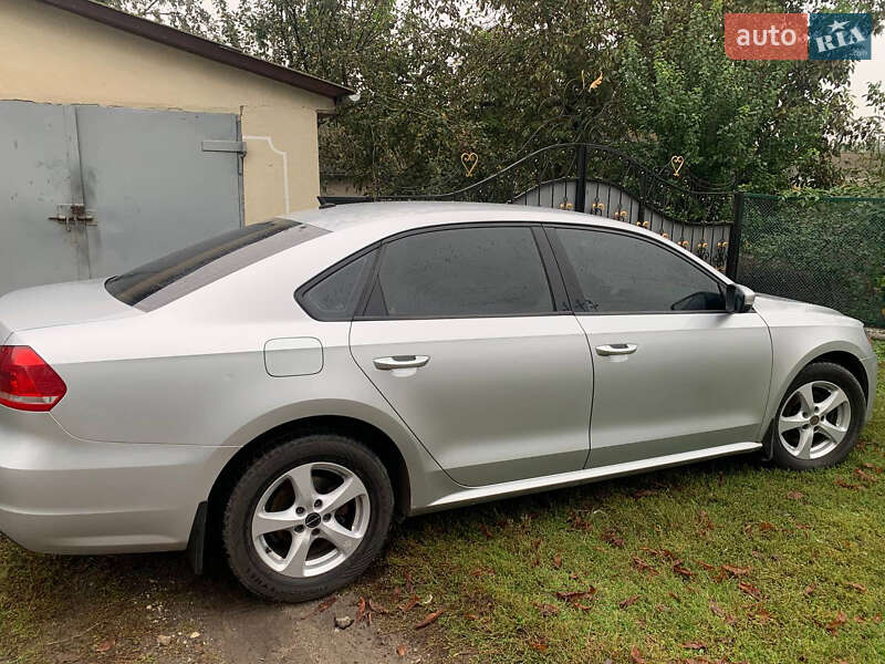 Седан Volkswagen Passat 2013 в Старій Синяві