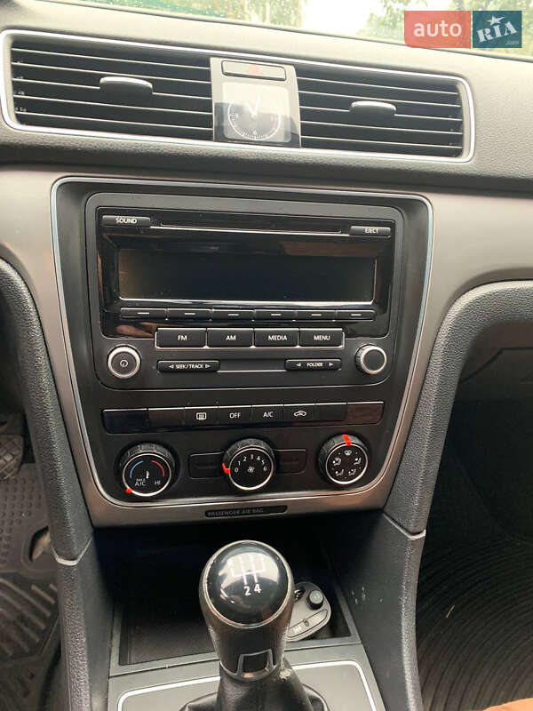 Седан Volkswagen Passat 2013 в Старій Синяві