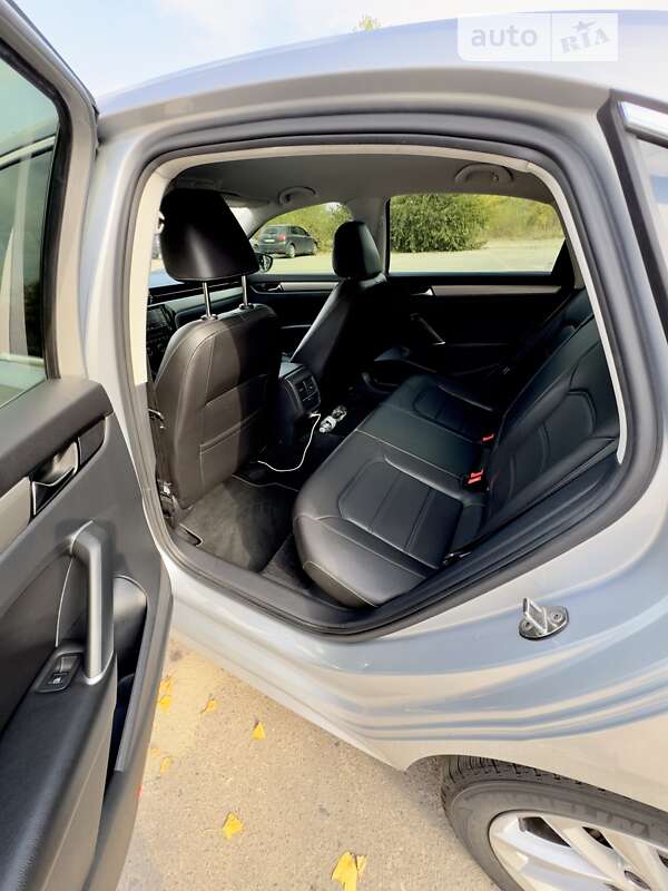 Седан Volkswagen Passat 2020 в Кременчуге