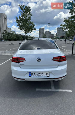 Седан Volkswagen Passat 2018 в Киеве