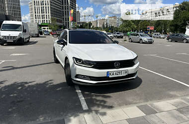 Седан Volkswagen Passat 2018 в Киеве