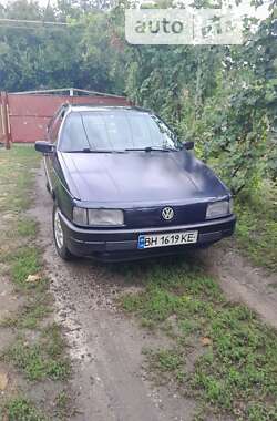 Седан Volkswagen Passat 1992 в Ширяєвому