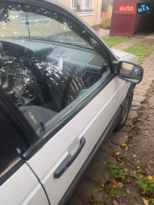 Универсал Volkswagen Passat 1993 в Тараще