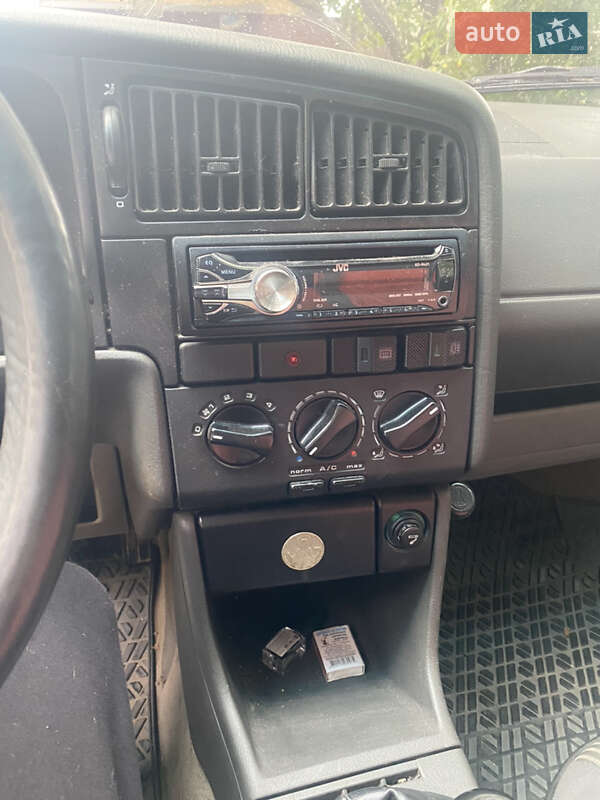 Универсал Volkswagen Passat 1993 в Тараще