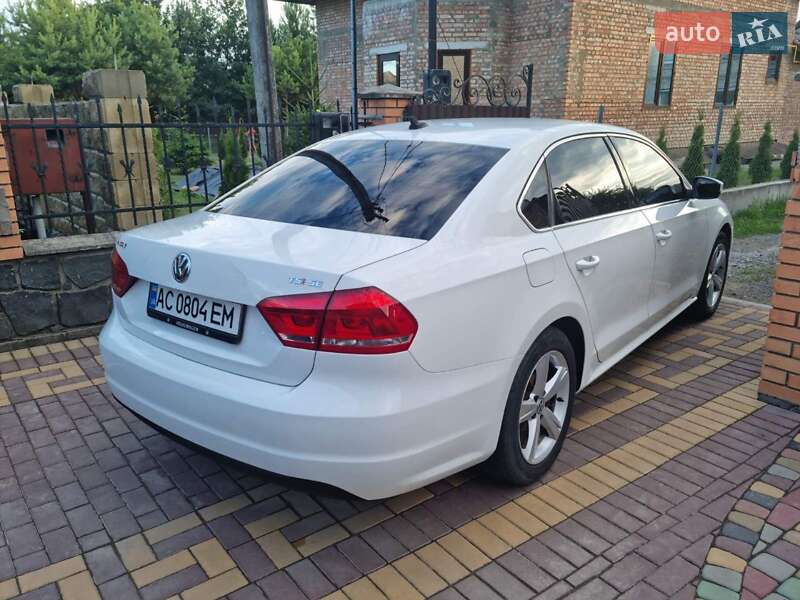 Седан Volkswagen Passat 2014 в Луцке