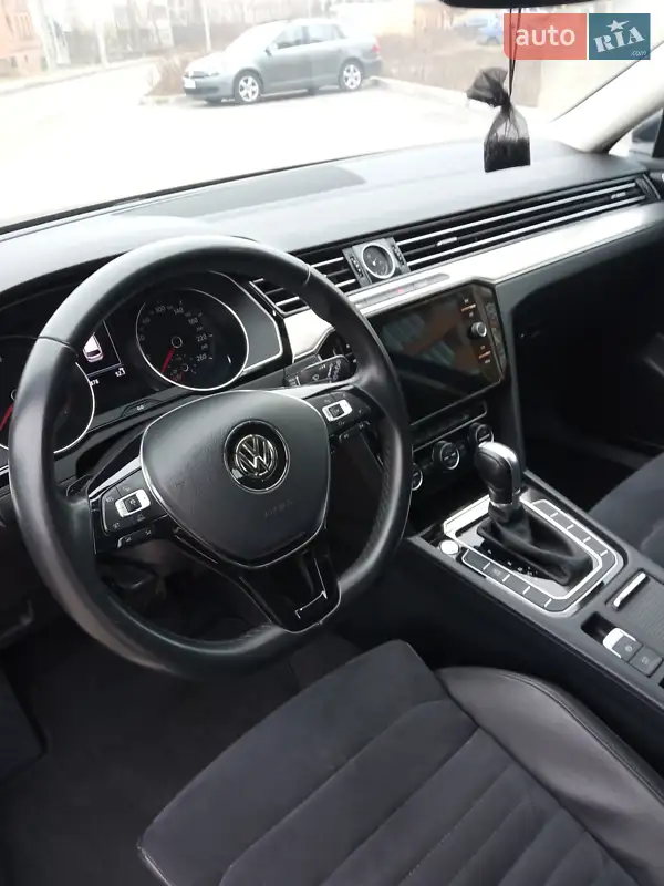 Volkswagen Passat 2017 VIN WVWZZZ3CZJE115885 фото оголошення 17 з 77
