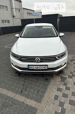 Седан Volkswagen Passat 2017 в Мукачевому