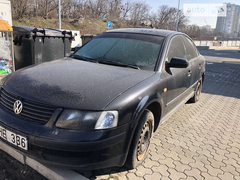 Седан Volkswagen Passat 1999 в Киеве