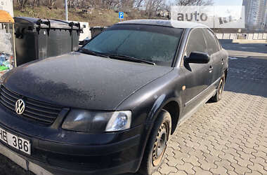 Седан Volkswagen Passat 1999 в Киеве