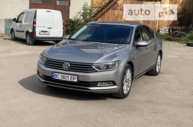 Седан Volkswagen Passat 2016 в Львове