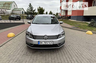 Универсал Volkswagen Passat 2011 в Вараше