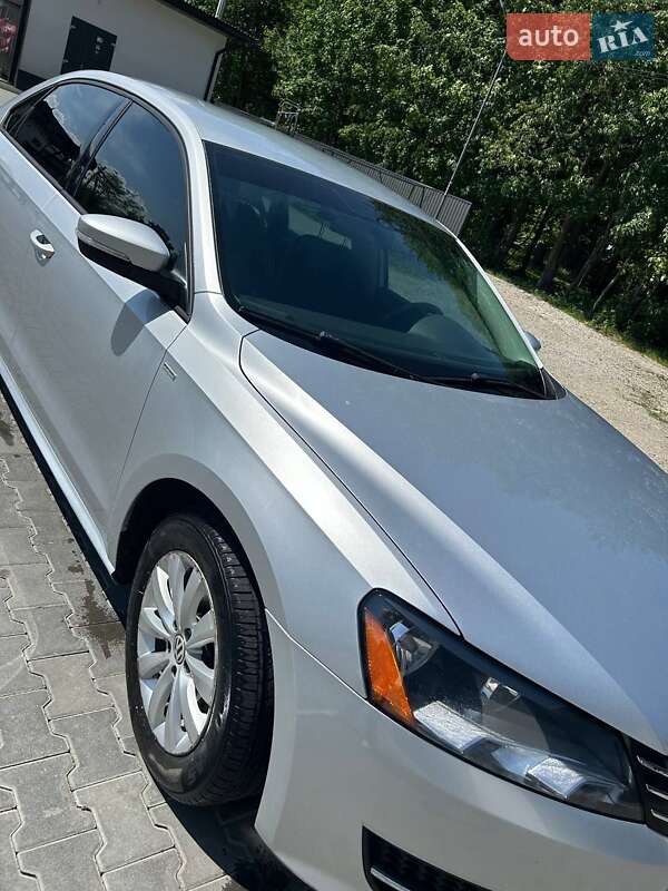 Седан Volkswagen Passat 2015 в Івано-Франківську