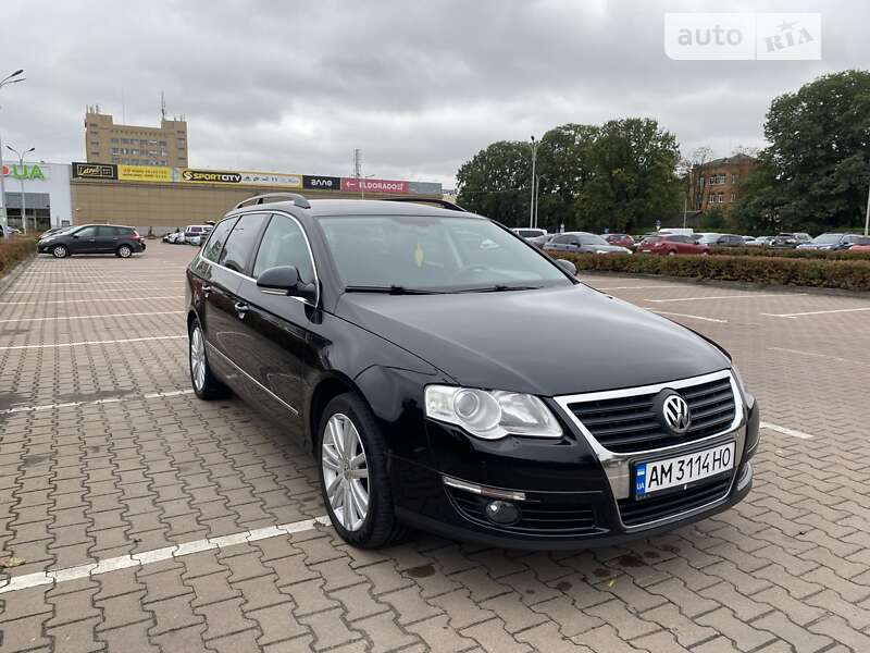 Універсал Volkswagen Passat 2010 в Житомирі