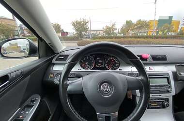 Універсал Volkswagen Passat 2010 в Житомирі