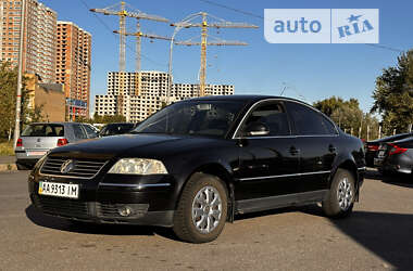 Седан Volkswagen Passat 2004 в Киеве