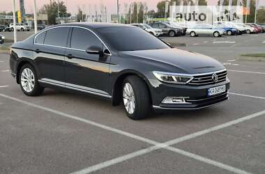 Седан Volkswagen Passat 2018 в Киеве