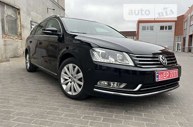 Універсал Volkswagen Passat 2011 в Сумах