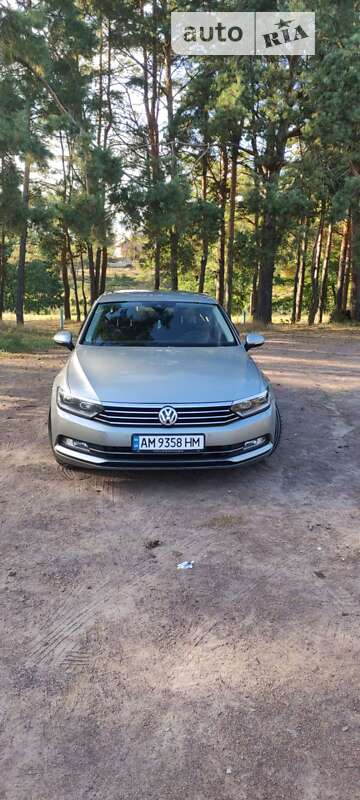 Седан Volkswagen Passat 2016 в Коростене