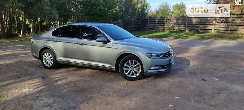 Седан Volkswagen Passat 2016 в Коростене