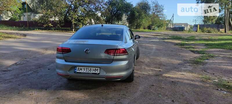 Седан Volkswagen Passat 2016 в Коростене