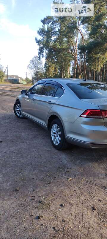 Седан Volkswagen Passat 2016 в Коростене
