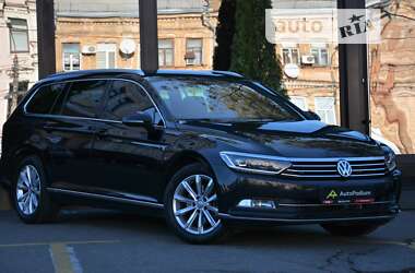 Универсал Volkswagen Passat 2018 в Киеве