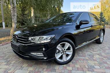 Седан Volkswagen Passat 2021 в Миргороді