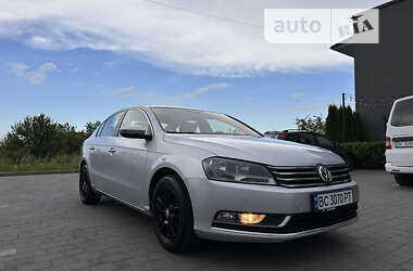 Седан Volkswagen Passat 2013 в Стрию