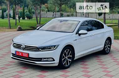 Седан Volkswagen Passat 2018 в Иршаве