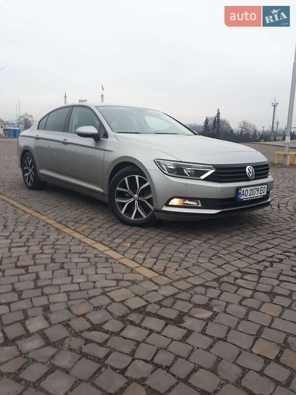 Седан Volkswagen Passat 2015 в Мукачево