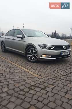Седан Volkswagen Passat 2015 в 