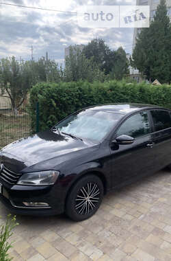 Седан Volkswagen Passat 2012 в Львове