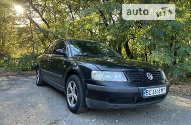 Седан Volkswagen Passat 1998 в Киеве