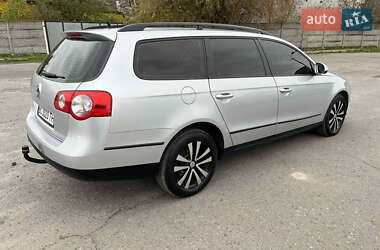 Универсал Volkswagen Passat 2005 в Теофиполе