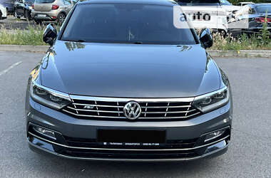 Седан Volkswagen Passat 2016 в Києві