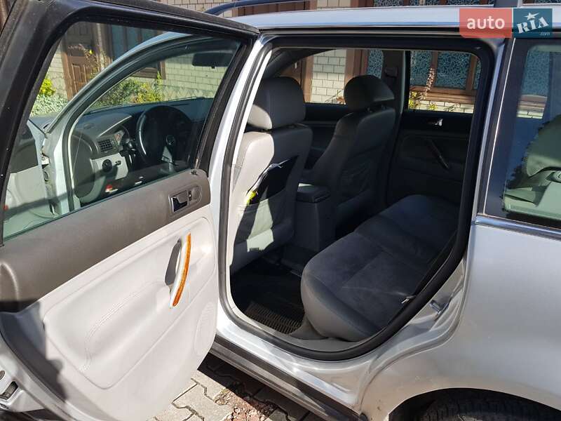 Универсал Volkswagen Passat 2001 в Полонном