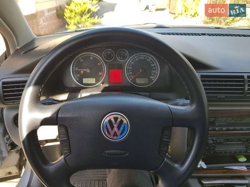 Универсал Volkswagen Passat 2001 в Полонном