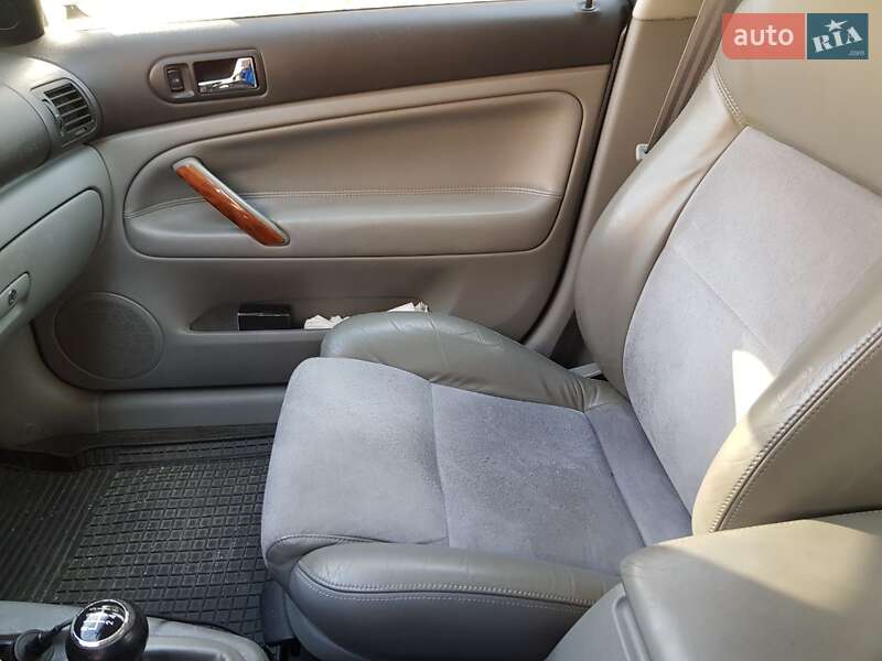 Универсал Volkswagen Passat 2001 в Полонном