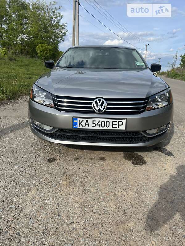 Седан Volkswagen Passat 2013 в Києві