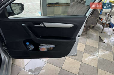 Седан Volkswagen Passat 2011 в Львове