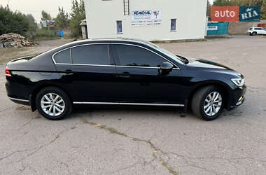Седан Volkswagen Passat 2015 в 