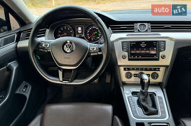 Седан Volkswagen Passat 2015 в 