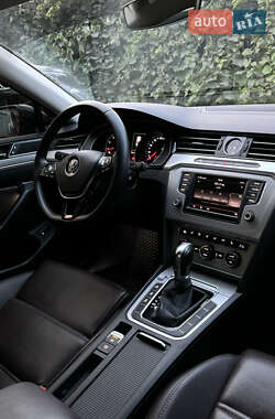 Седан Volkswagen Passat 2015 в 