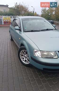 Седан Volkswagen Passat 1999 в 