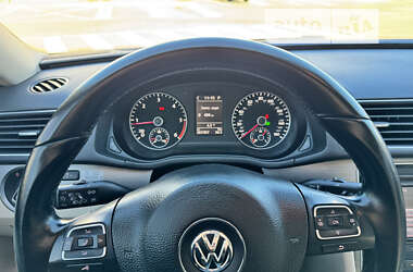 Седан Volkswagen Passat 2014 в Киеве