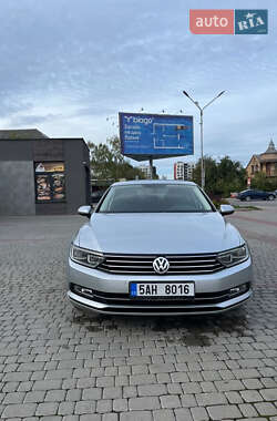 Седан Volkswagen Passat 2014 в Ивано-Франковске